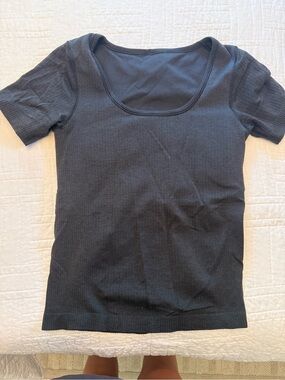 lululemon athletica Scoop Neck Short Sleeve Top - Black